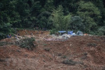Severe flooding displaces over 56,000 people in Malaysia Severe flooding displaces over 56,000 people in Malaysia