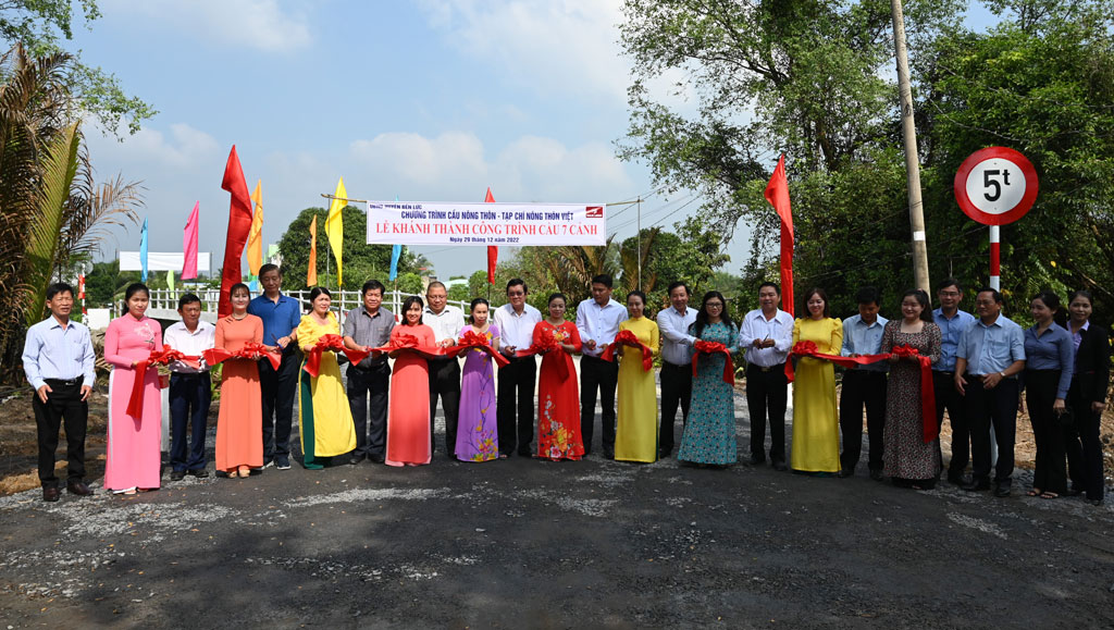 Bến Lức: Khánh thành 10 cây cầu giao thông nông thôn do nguyên Chủ tịch nước - Trương Tấn Sang vận động tài trợ