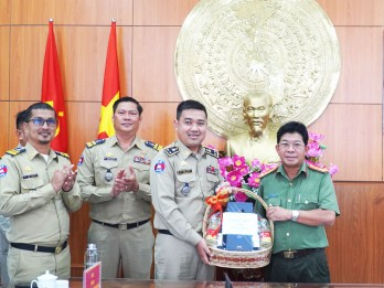 Công an Campuchia chúc tết Công an, Bộ đội Biên phòng Long An