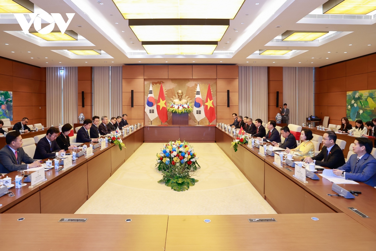 Chủ tịch Quốc hội Vương Đình Huệ hội đàm với Chủ tịch Quốc hội Hàn Quốc