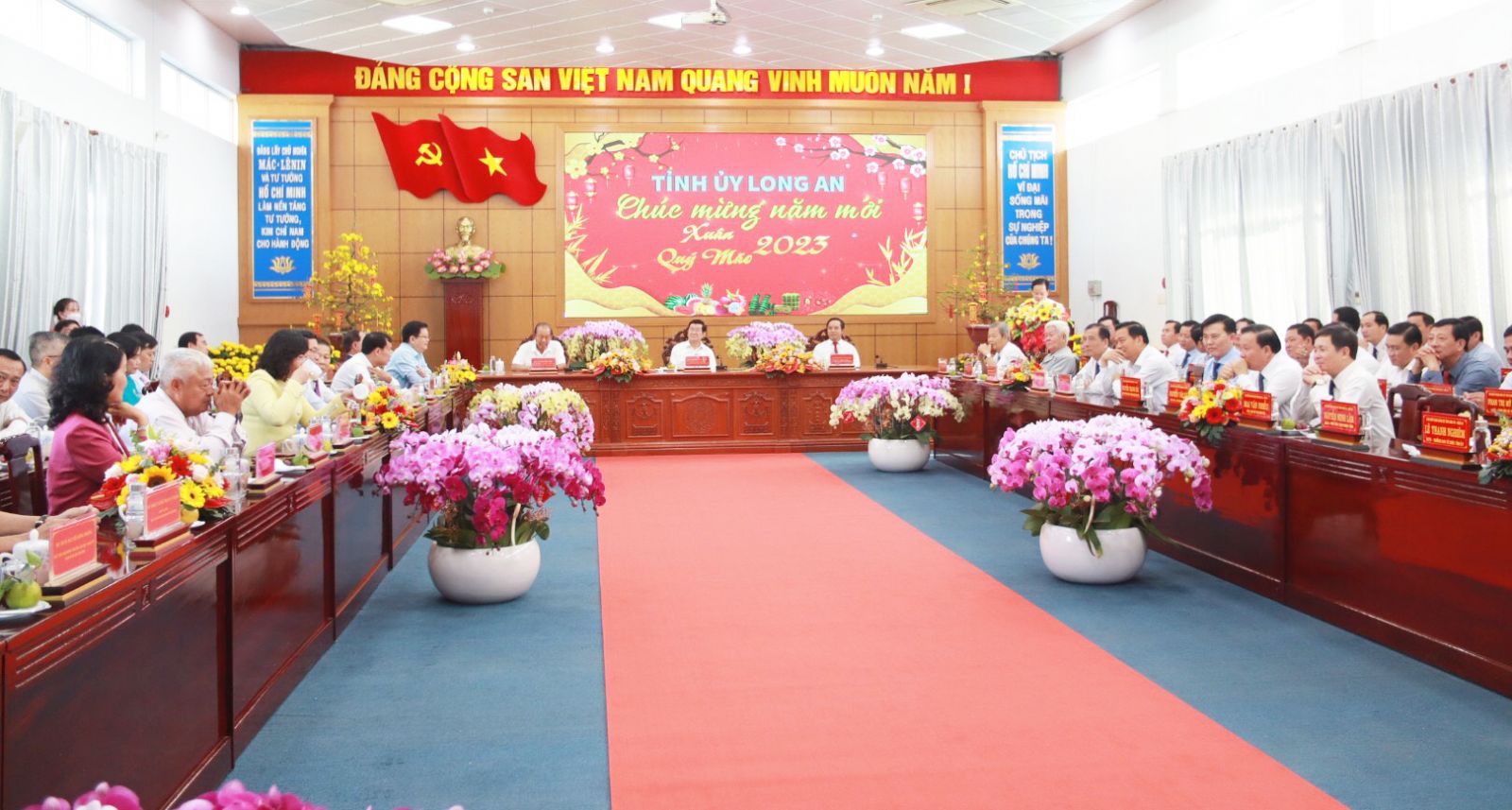 Former State President - Truong Tan Sang gives Party Committee, government and people of Long An New Year greeting