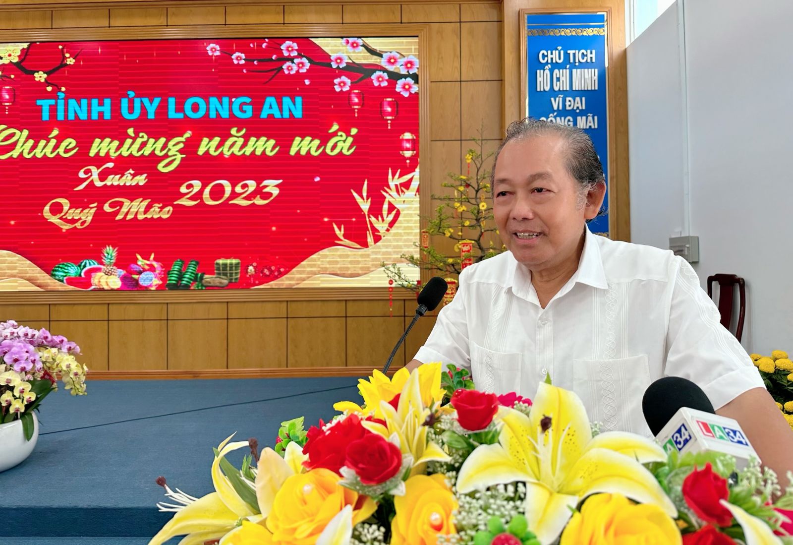 Former State President - Truong Tan Sang gives Party Committee, government and people of Long An New Year greeting