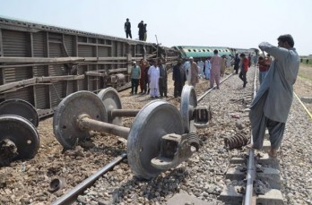Đánh bom đoàn tàu hỏa ở Pakistan, ít nhất tám người bị thương