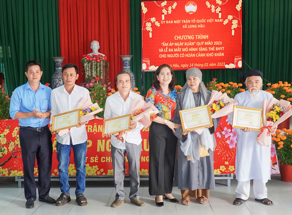 Những tấm gương hết lòng vì cộng đồng