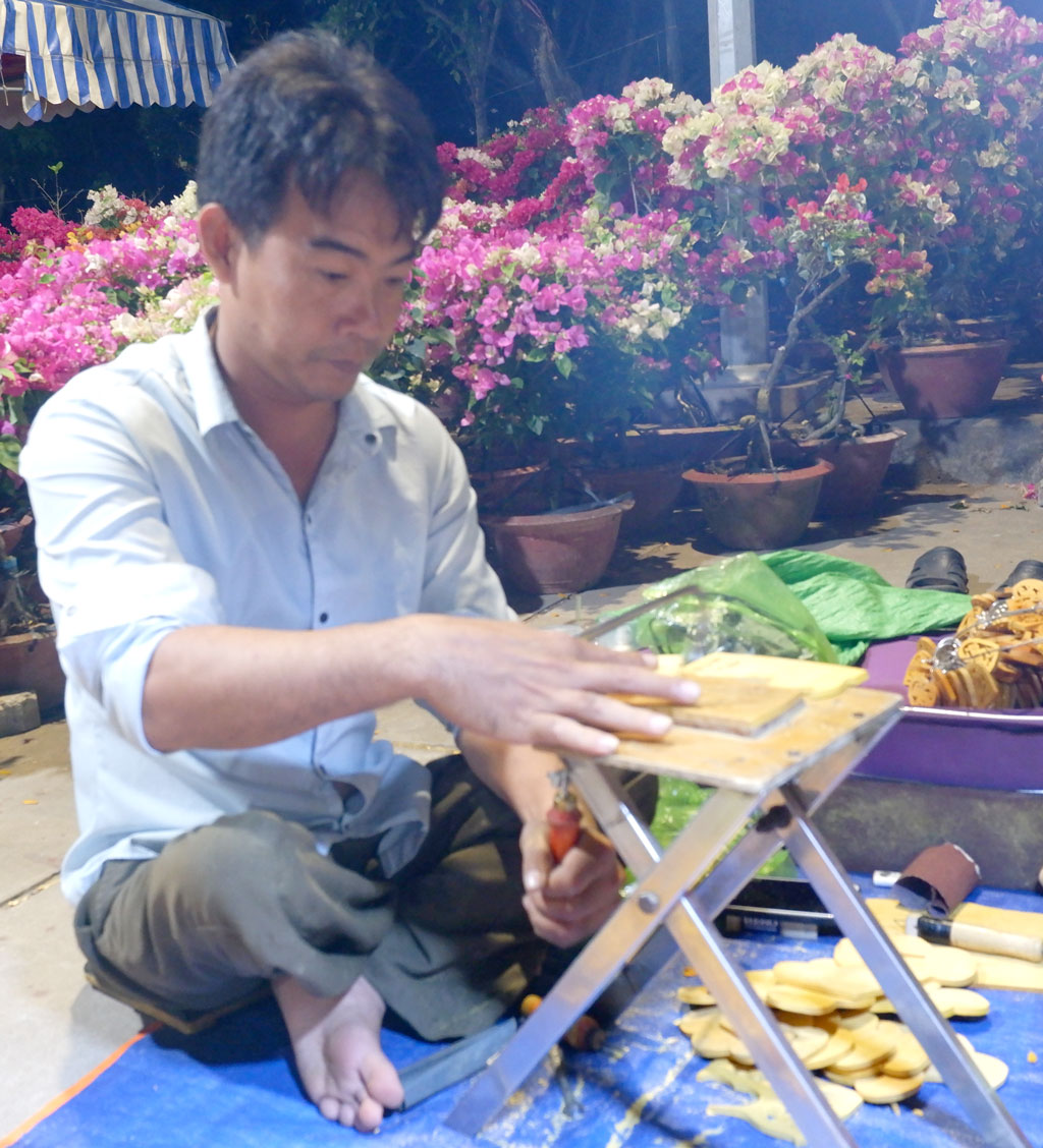 Người đàn ông khuyết tật đa tài