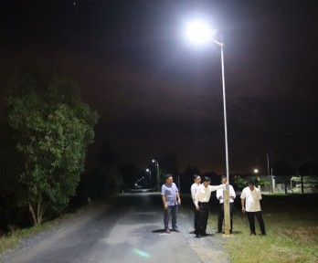 Thạnh Hóa xây dựng gần 9km ánh sáng đường biên Thạnh Hóa xây dựng gần 9km ánh sáng đường biên