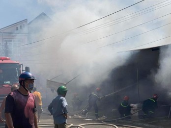 Cháy chợ Long Khánh, 8 ki-ốt bị thiêu rụi