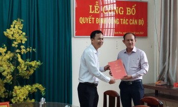 Thạnh Hóa công bố quyết định về công tác cán bộ Thạnh Hóa công bố quyết định về công tác cán bộ