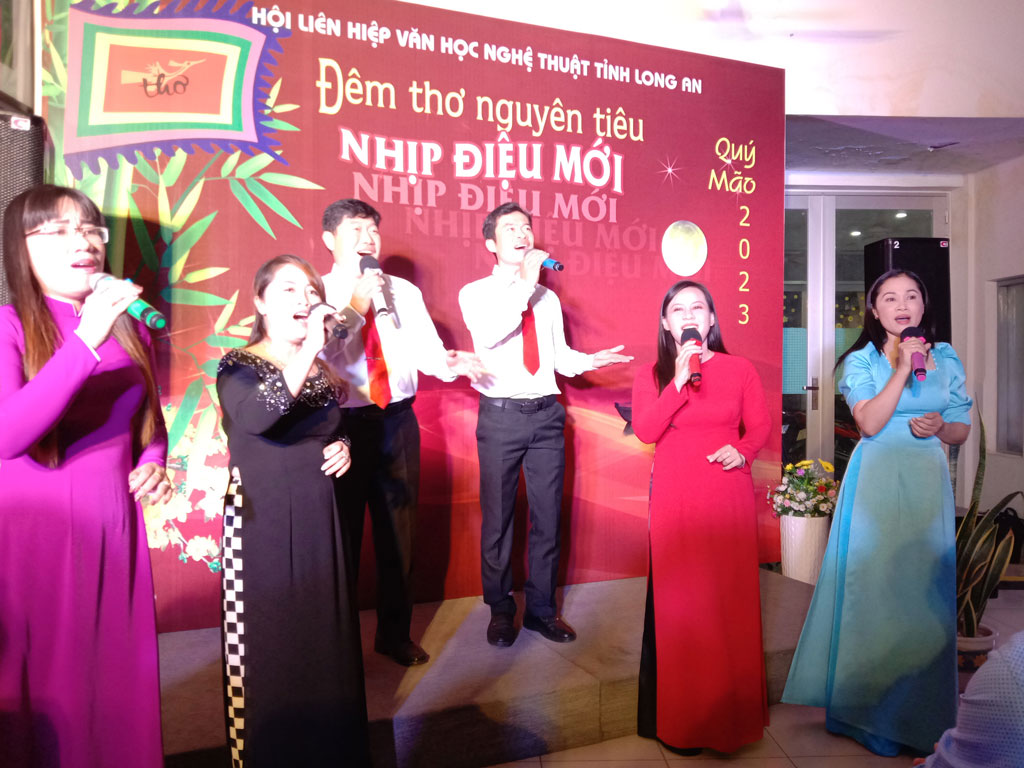 Để hiểu thấu đáo bài thơ xuân Nguyên tiêu của Hồ Chí Minh