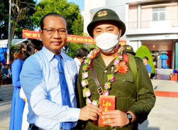 Cần Giuộc: 200 thanh niên lên đường nhập ngũ