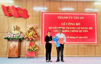 TP.Tân An công bố quyết định thành lập Đảng bộ Khối cơ sở và Chi bộ cơ sở trực thuộc Thành ủy