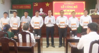 Thị xã Kiến Tường công bố quyết định thành lập Đảng bộ khối Chính quyền trực thuộc Thị ủy