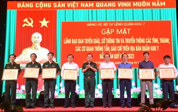 Quân khu 7 gặp mặt các cơ quan thông tấn, báo chí nhân dịp Xuân Quý Mão năm 2023