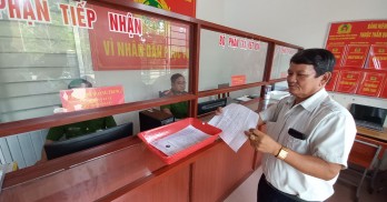 Công an huyện Vĩnh Hưng nêu cao tinh thần, thái độ phục vụ người dân