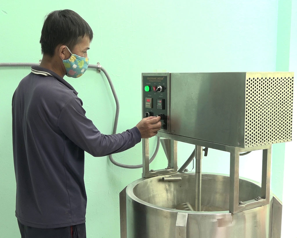 Long An: Vĩnh Hưng người phụ nữ phát triển 2 sản phẩm OCOP từ trái cà na
