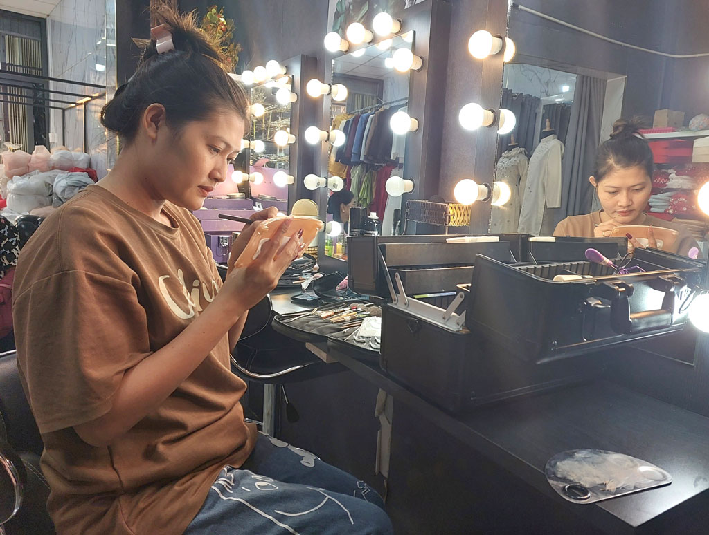 Nghề làm đẹp thu hút giới trẻ