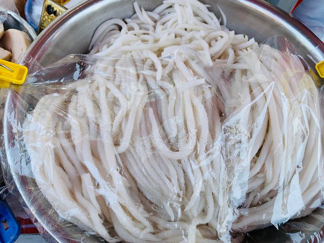 Món ngon miền Tây: 'Phải lòng' bánh tằm bì Bạc Liêu trên xe đẩy gần chợ Tân Định