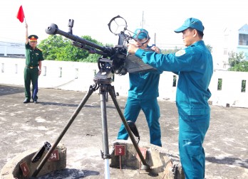Ra sức thi đua huấn luyện, thi đua ái quốc