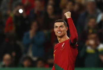 Ronaldo ghi 2 bàn trong ngày lập siêu kỷ lục