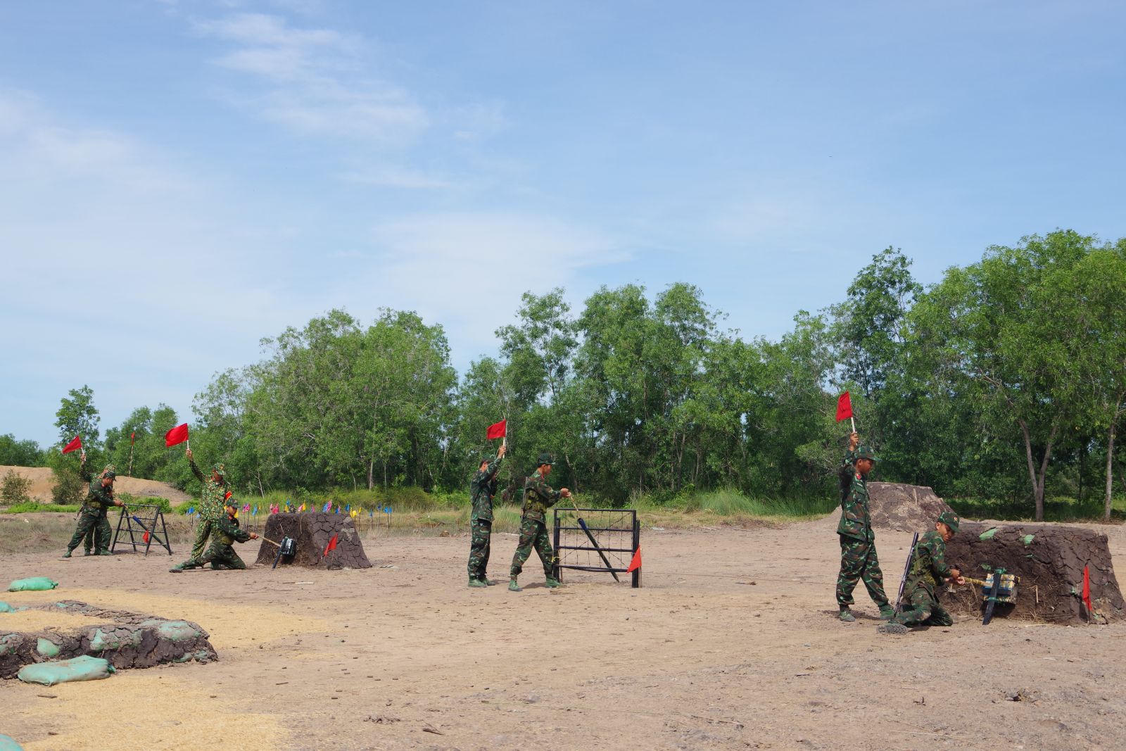Promoting synergy, creating a solid foundation for defense of Fatherland in new situation