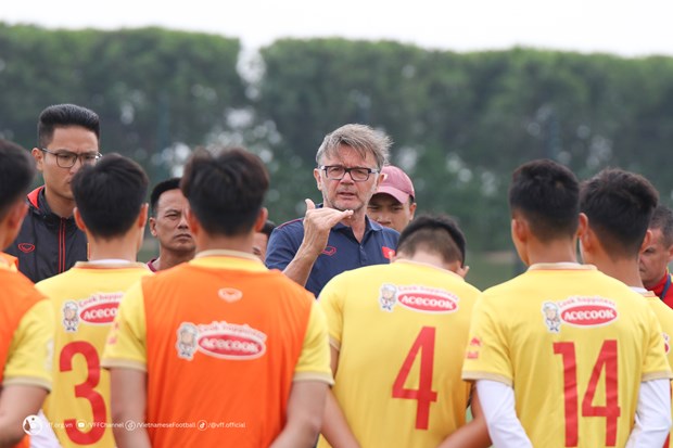 Thời gian sẽ trả lời cho triết lý bóng đá mới của Philippe Troussier
