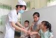 Nhân viên y tế trường học hết lòng vì sức khỏe học sinh