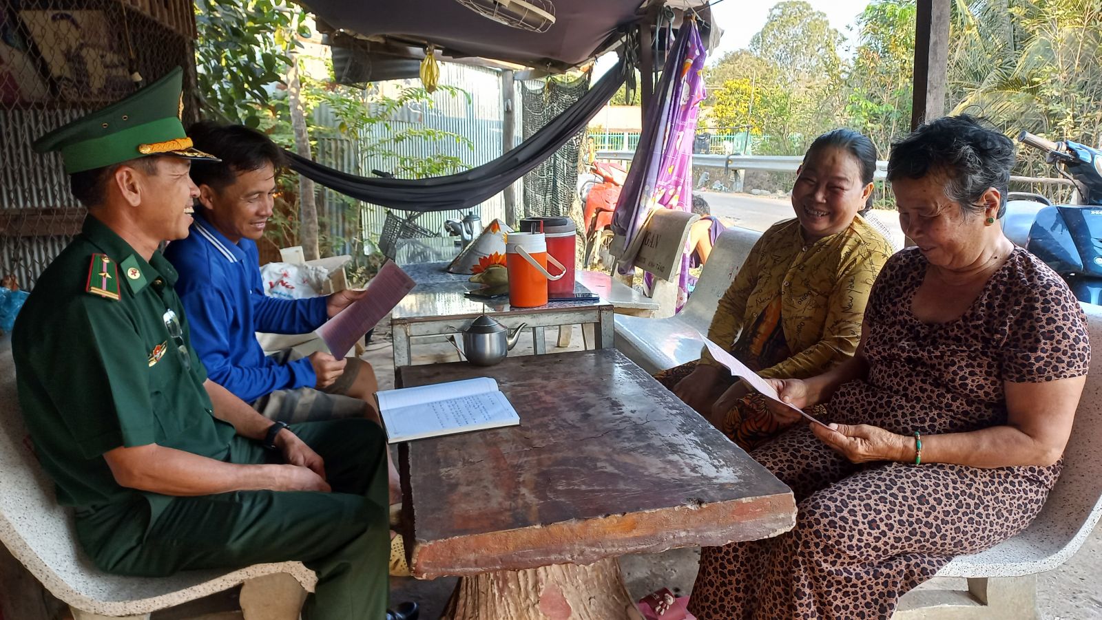 Vận động người dân giữ vững chủ quyền, an ninh biên giới
