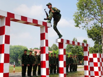 Biên giới mùa luyện quân