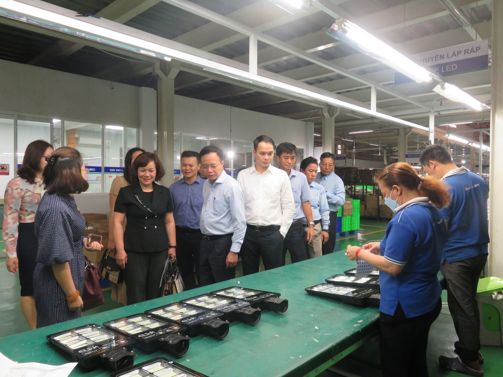 Deputy Minister of Industry and Trade - Phan Thi Thang works in Long An
