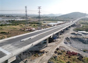 Tập trung tháo gỡ vướng mắc các dự án đường bộ cao tốc và bất động sản