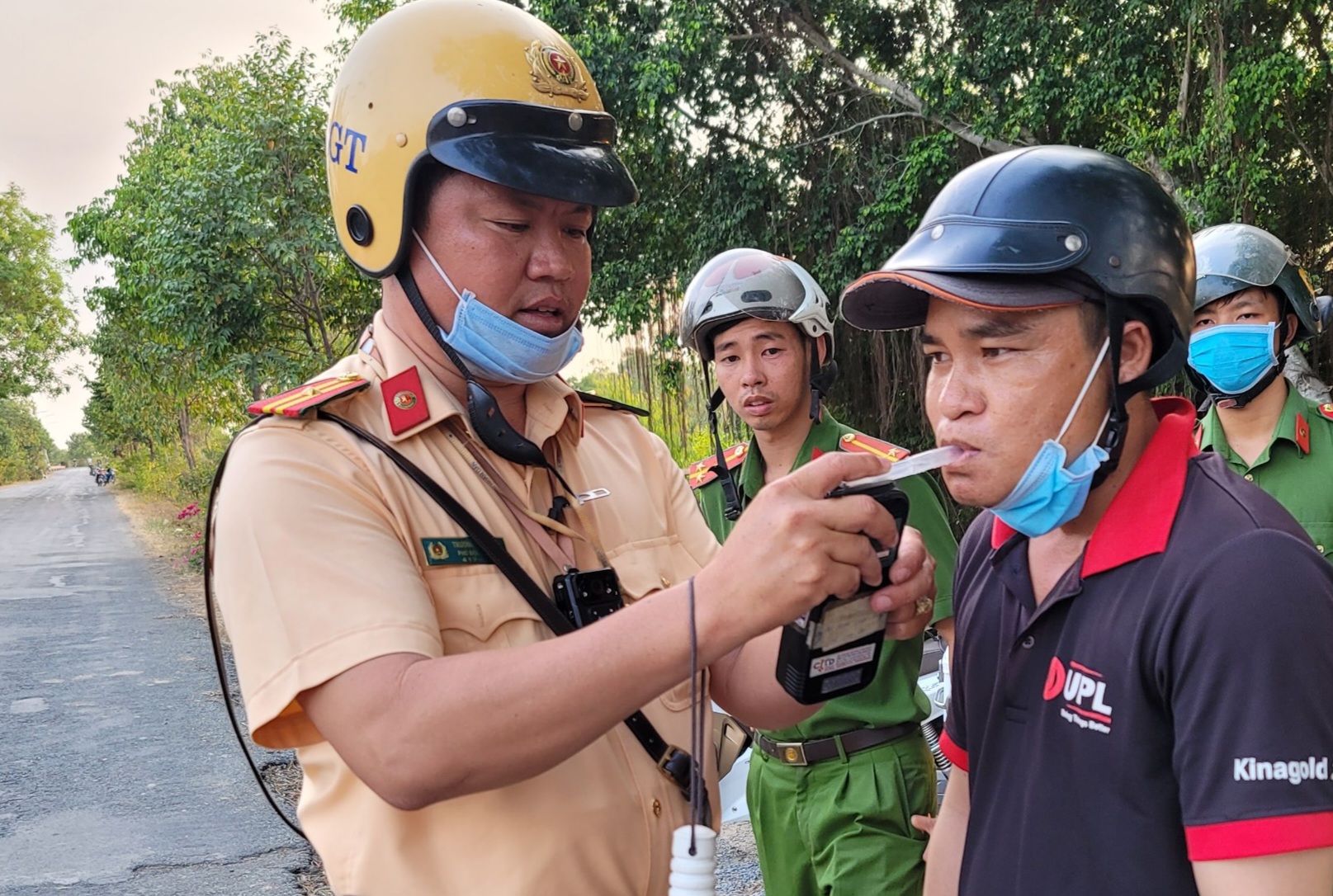 Công an huyện Vĩnh Hưng tăng cường xử lý vi phạm giao thông