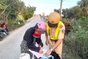 Tân Thạnh tuần tra, kiểm soát, xử lý vi phạm về trật tự, an toàn giao thông Tân Thạnh tuần tra, kiểm soát, xử lý vi phạm về trật tự, an toàn giao thông