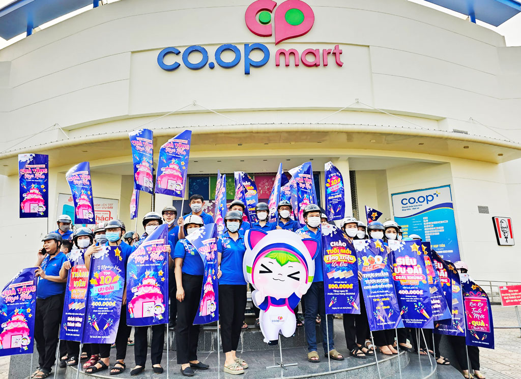 Coopmart  Bạn của mọi nhà  Cả nhà ơi cùng tưng bừng chúc mừng sinh nhật  5 siêu thị Coopmart Nguyễn Ảnh Thủ Coopmart Phan Văn Trị Coopmart  Hiệp Thành Coopmart