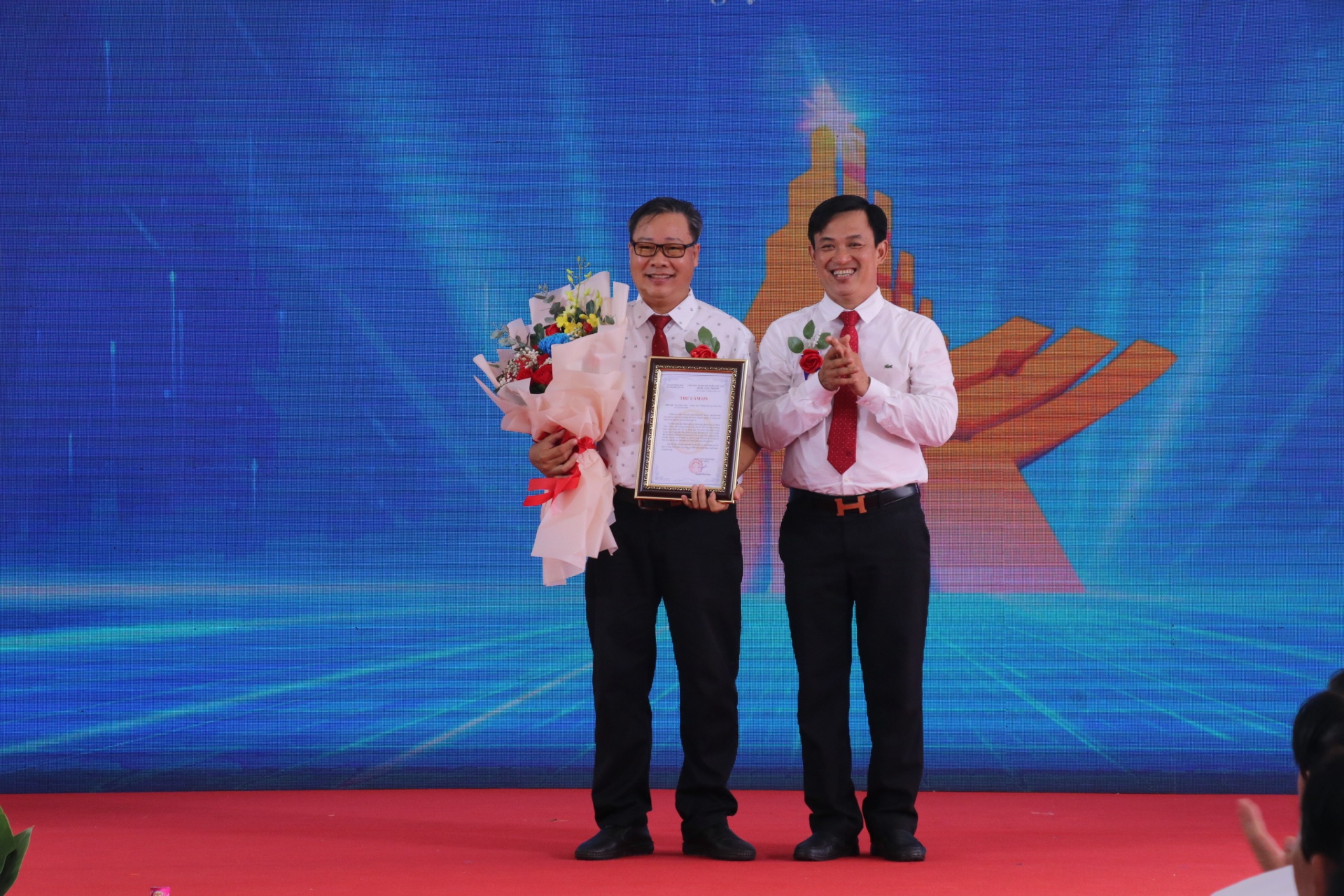Tan An City announces Logo - Slogan and launchs Intelligent Operation Center