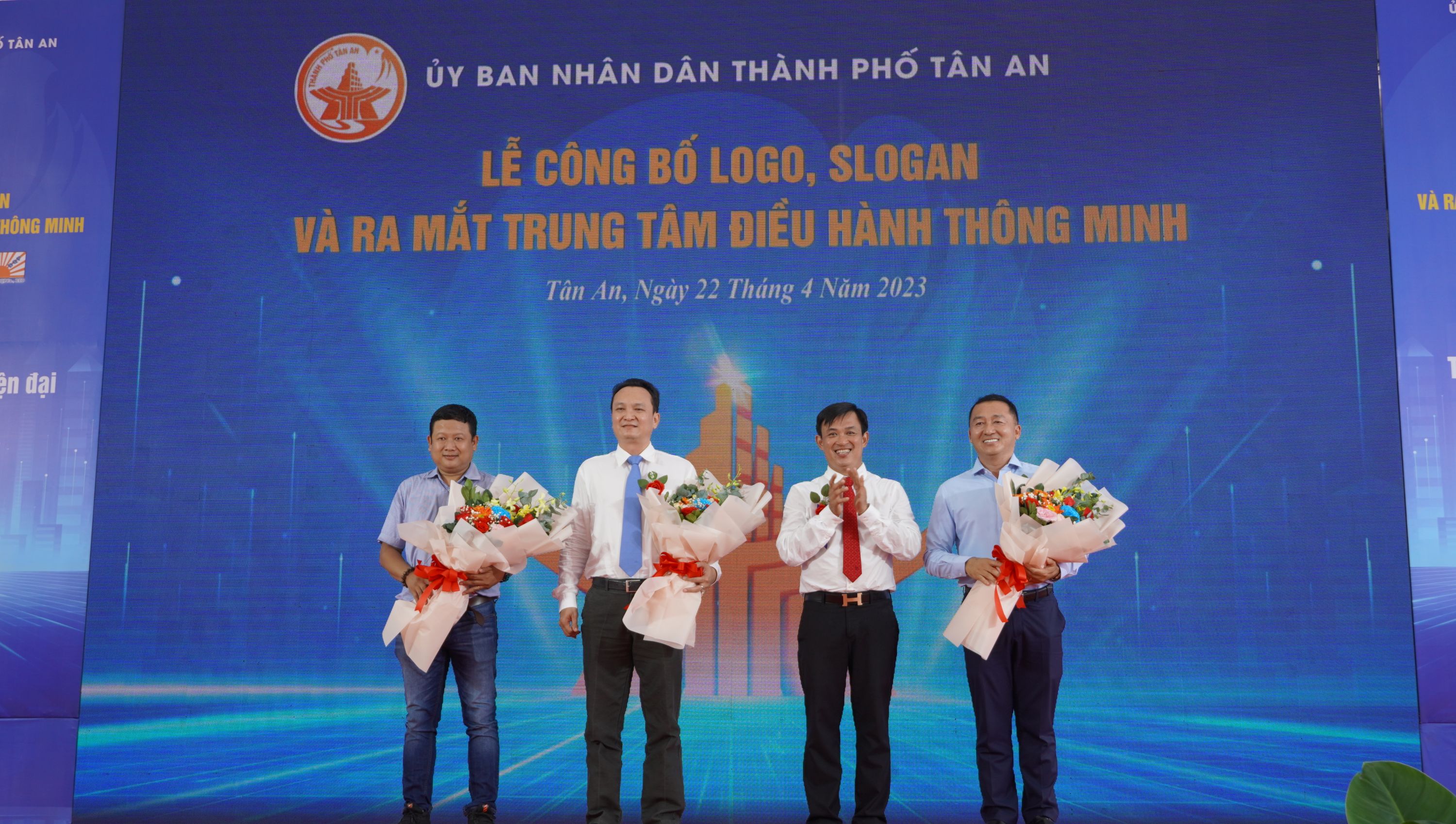 Tan An City announces Logo - Slogan and launchs Intelligent Operation Center