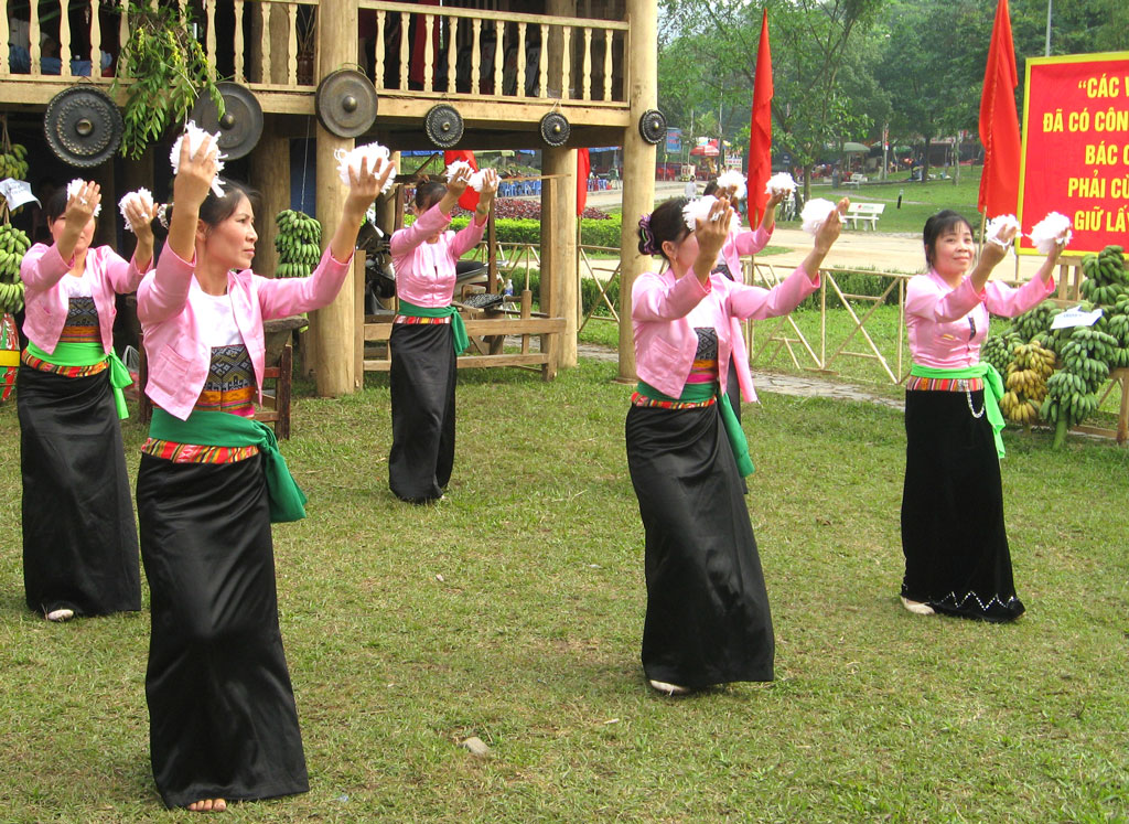 Về với cội nguồn dân tộc