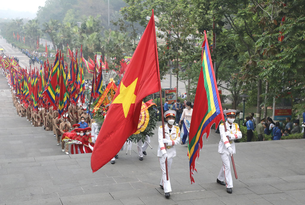 Về với cội nguồn dân tộc