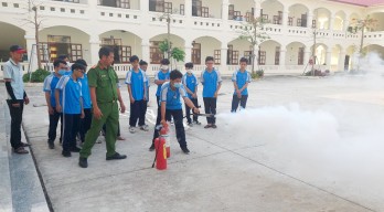 Kiến Tường: Nâng cao ý thức, kỹ năng phòng cháy, chữa cháy cho học sinh Kiến Tường: Nâng cao ý thức, kỹ năng phòng cháy, chữa cháy cho học sinh