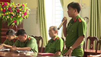 Tân Trụ: Đối thoại với đoàn viên, thanh niên, hội viên phụ nữ công an