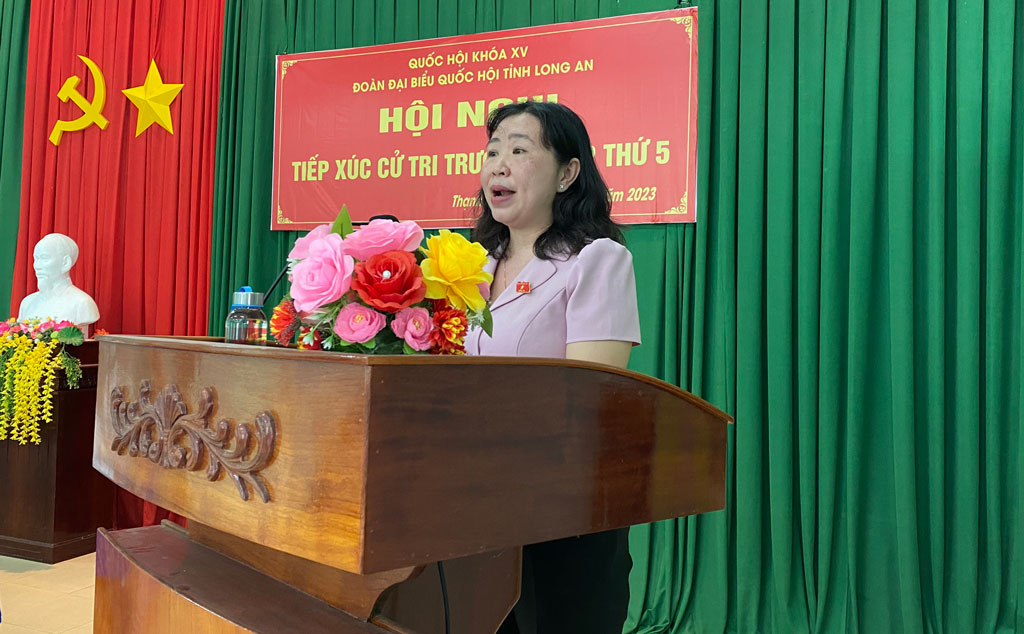 Hình Ảnh Bà Lê Thị Song An- Đại biểu Quốc hội khóa XV đã thông tin với cử tri 
