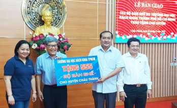 Châu Thành tiếp nhận 555 bộ bàn ghế do Trường Đại học Bách khoa TP.HCM trao tặng