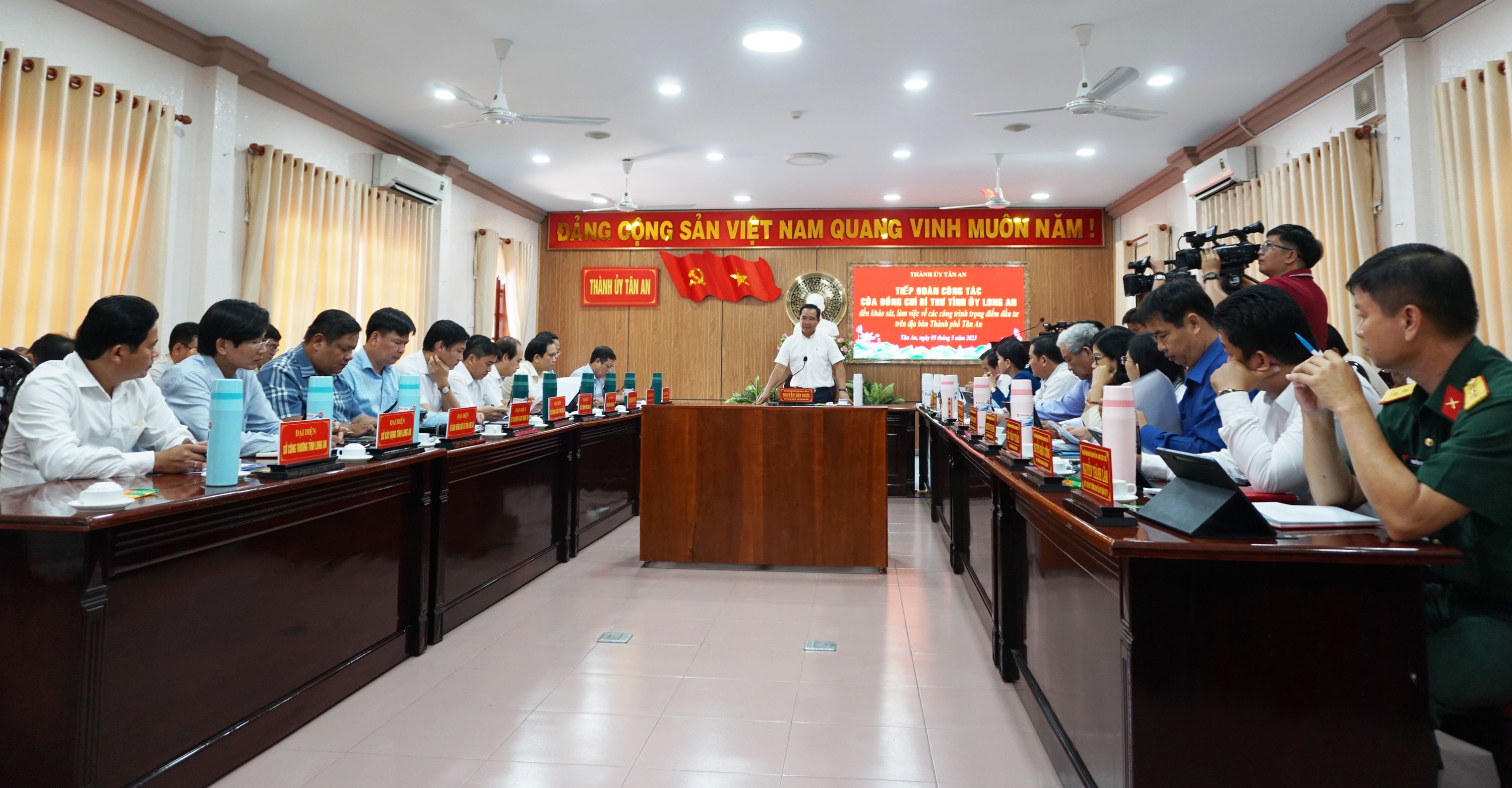 Secretary of Provincial Party Committee - Nguyen Van Duoc surveys key project in Tan An city