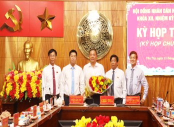 Ông Trương Minh Trí được bầu giữ chức Phó Chủ tịch UBND huyện Tân Trụ