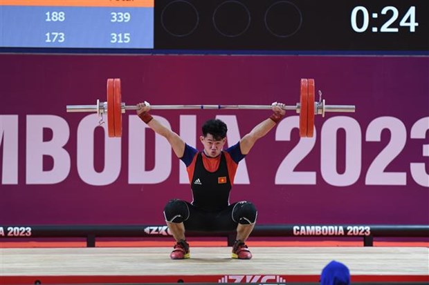 Fencers, gymnasts, weightlifter win more SEA Games golds for Vietnam