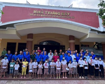 Huyện Đoàn Tân Trụ và Đức Huệ tổ chức Ngày Chủ nhật xanh