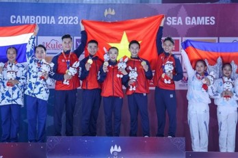 Fencers, gymnasts, weightlifter win more SEA Games golds for Vietnam