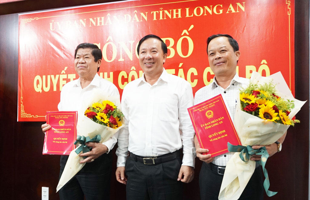 Long An Provincial People's Committee announces decisions on personnel