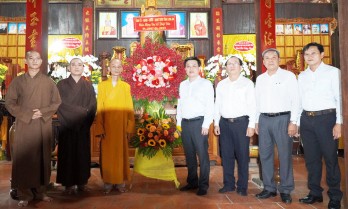 Phó Bí thư Thường trực Tỉnh ủy, Trưởng đoàn đại biểu Quốc hội  tỉnh -  Nguyễn Thanh Hải chúc mừng Đại lễ Phật đản tại Cần Giuộc