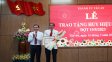 TP.Tân An trao Huy hiệu Đảng đợt 19/5