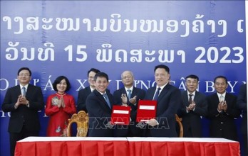 Vietnam hands over Nong Khang airport to Laos